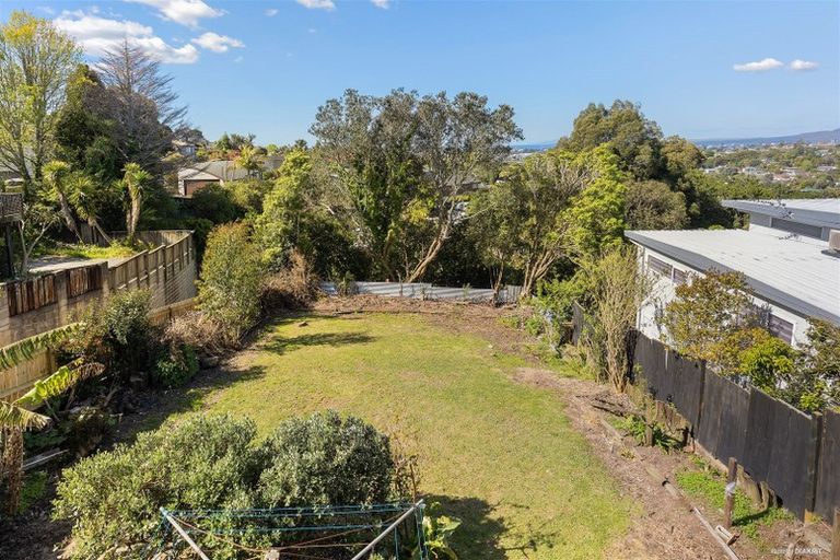 Photo of property in 321 Glenfield Road, Glenfield, Auckland, 0629