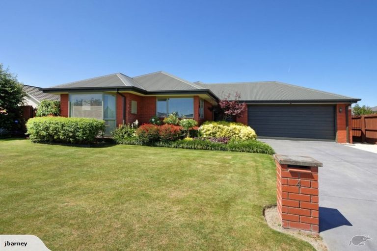 Photo of property in 4 Gwen Place, Redwood, Christchurch, 8051