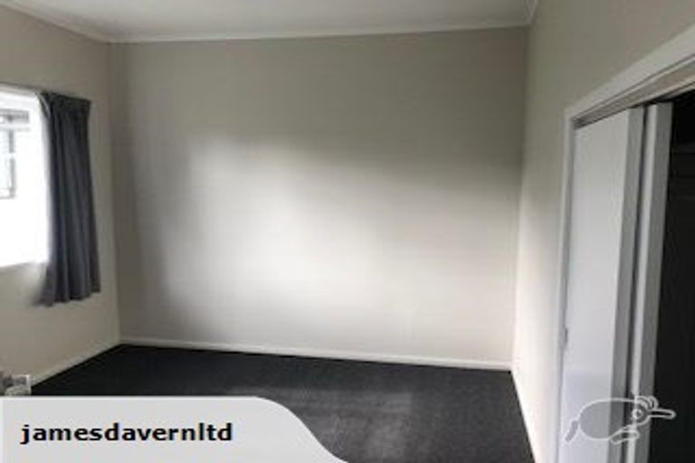 Photo of property in 112 Tirimoana Road, Te Atatu South, Auckland, 0602