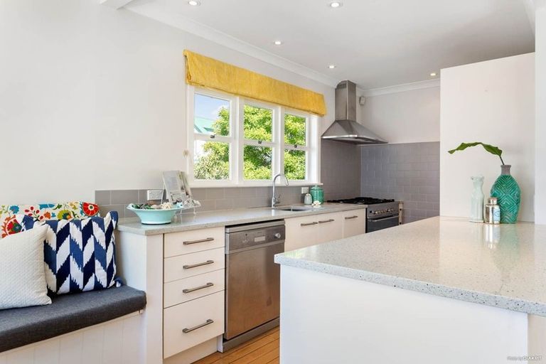 Photo of property in 1/472 East Coast Road, Windsor Park, Auckland, 0630