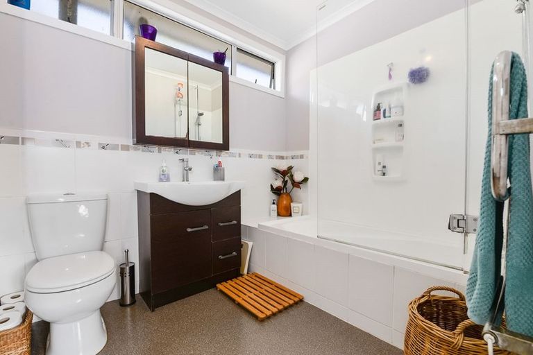 Photo of property in 32 Willow Avenue, Hannahs Bay, Rotorua, 3010