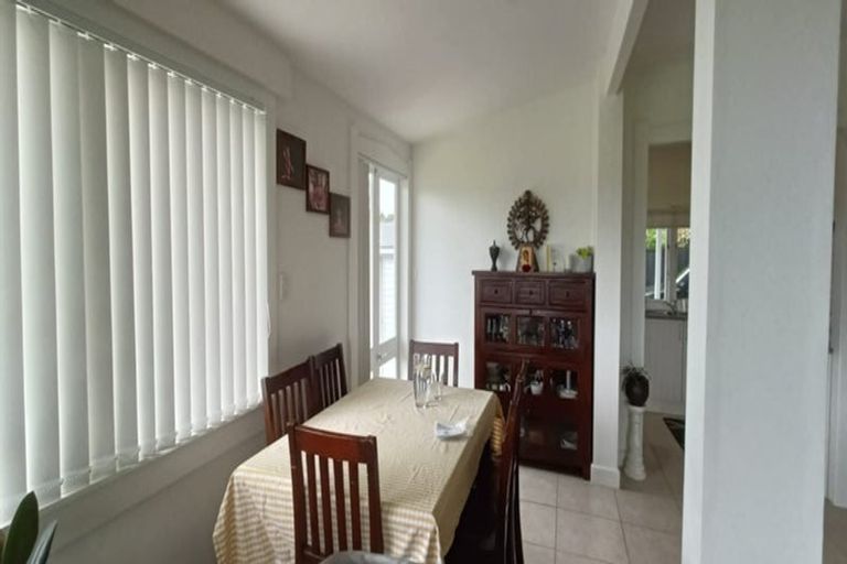 Photo of property in 105 Archibald Road, Kelston, Auckland, 0602