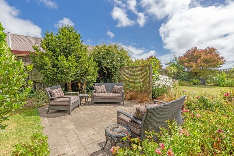 Photo of property in 11 Warner Place, Heathcote Valley, Christchurch, 8022