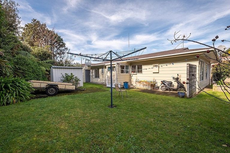 Photo of property in 2 Shaldon Crescent, Blagdon, New Plymouth, 4310