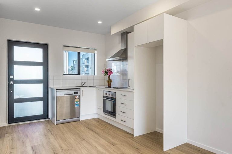 Photo of property in 13 Eileen Newey Place, Henderson, Auckland, 0612