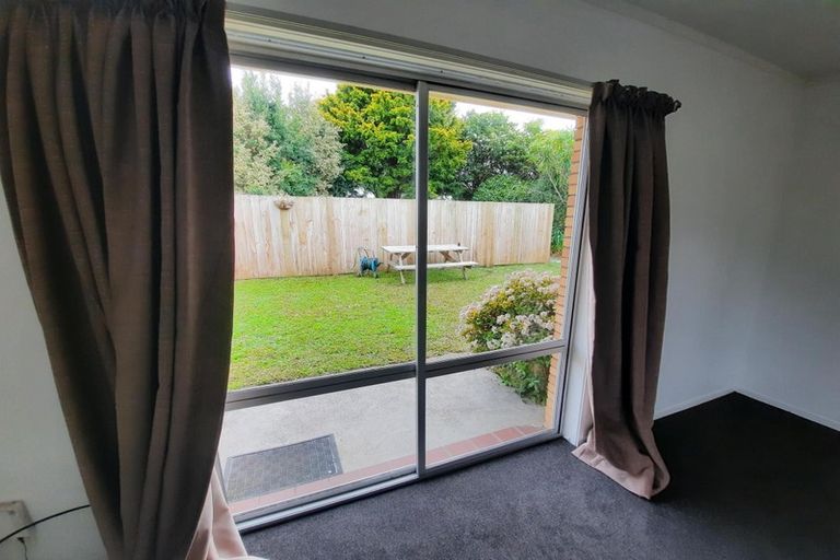 Photo of property in 2/60 Aurea Avenue, Pakuranga, Auckland, 2010
