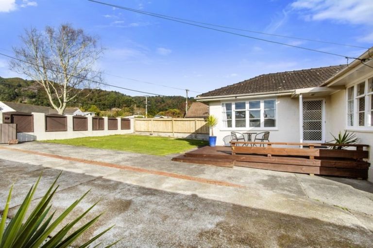 Photo of property in 360 Stokes Valley Road, Stokes Valley, Lower Hutt, 5019