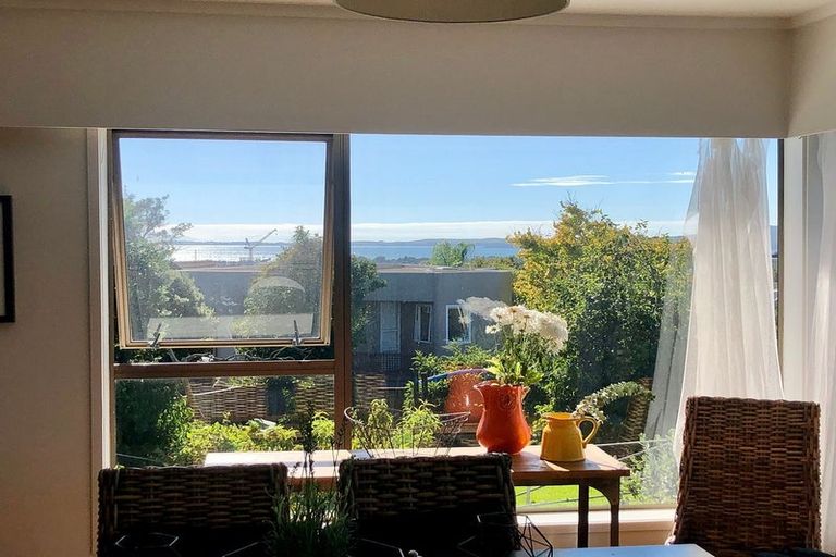 Photo of property in 1/61 Forrest Hill Road, Milford, Auckland, 0620