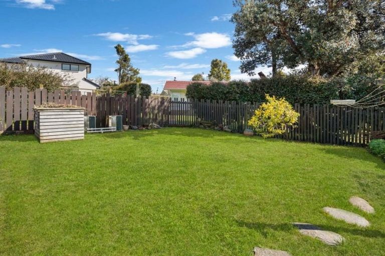 Photo of property in 9 Cockayne Crescent, Sunnynook, Auckland, 0620