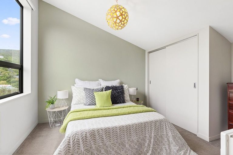 Photo of property in 1/8 Thatcher Crescent, Crofton Downs, Wellington, 6035