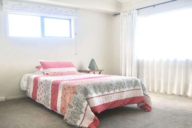 Photo of property in 8c Charlenne Close, Ranui, Auckland, 0612