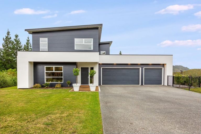 Photo of property in 32 Pacific View, Whitby, Porirua, 5024
