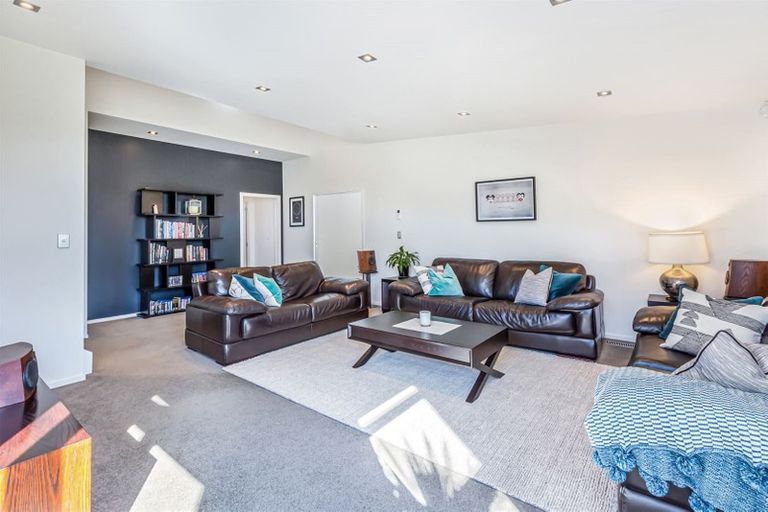 Photo of property in 5 Kaimai Place, Aotea, Porirua, 5024