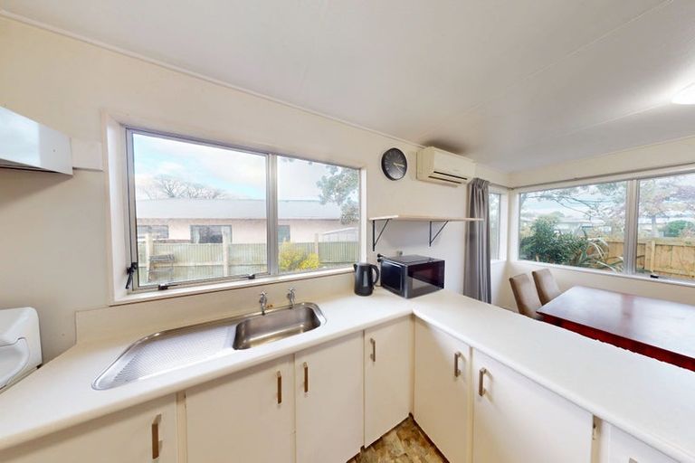 Photo of property in 2 Newton Place, Westbrook, Palmerston North, 4412