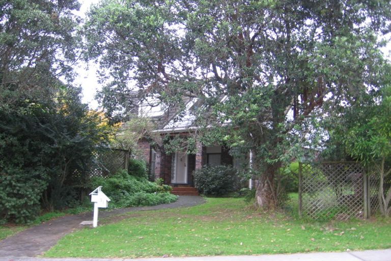 Photo of property in 31 Honeysuckle Lane, Mairangi Bay, Auckland, 0630