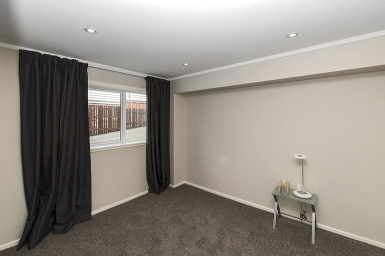 Photo of property in 34 Covil Avenue, Te Atatu South, Auckland, 0610