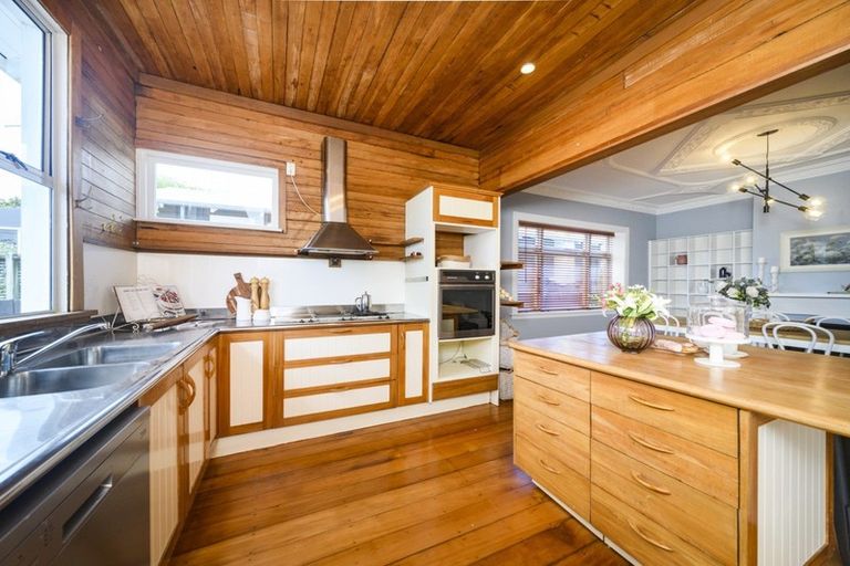 Photo of property in 15 Kowhai Avenue, Takaro, Palmerston North, 4410