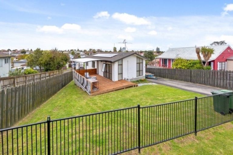 Photo of property in 71 Etherton Drive, Weymouth, Auckland, 2103