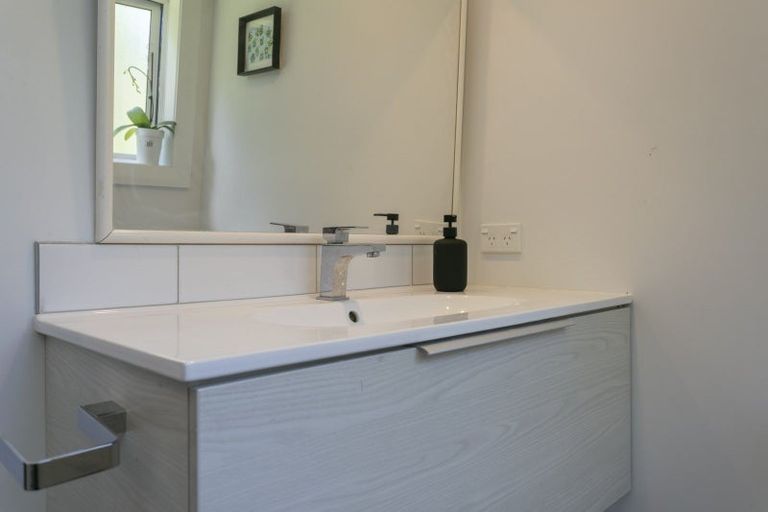 Photo of property in 1/142 Mapara Road, Acacia Bay, Taupo, 3385