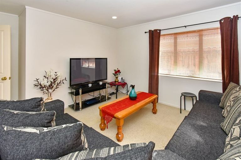 Photo of property in 3a Belleek Close, Weymouth, Auckland, 2103