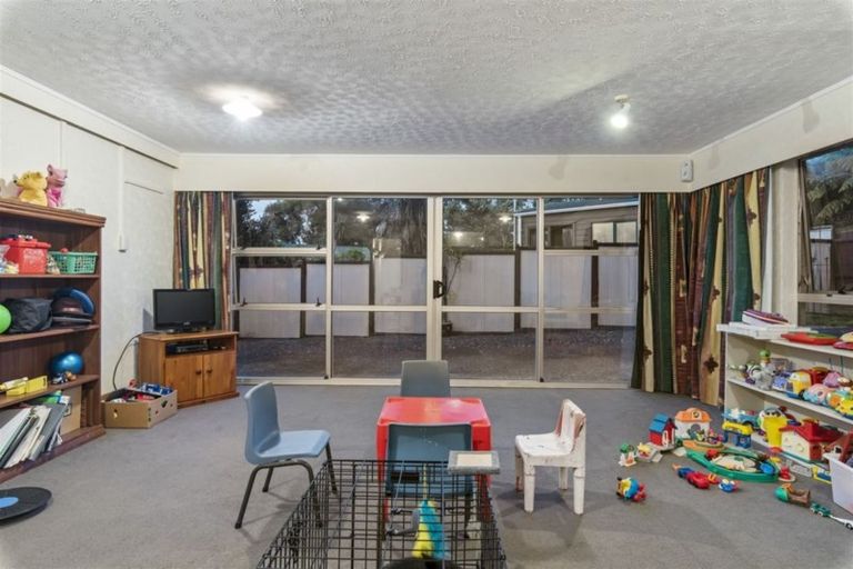 Photo of property in 223a Titirangi Road, Titirangi, Auckland, 0604