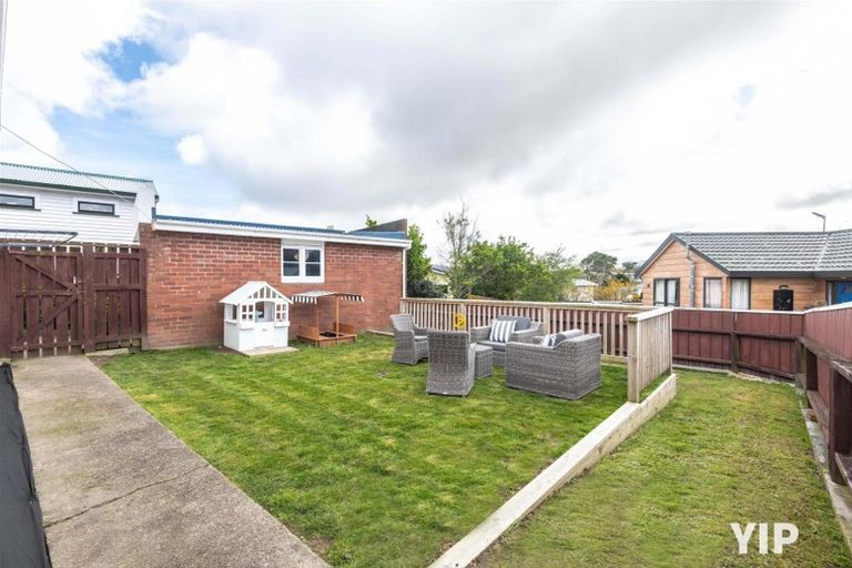 Photo of property in 32 Bracken Road, Paparangi, Wellington, 6037