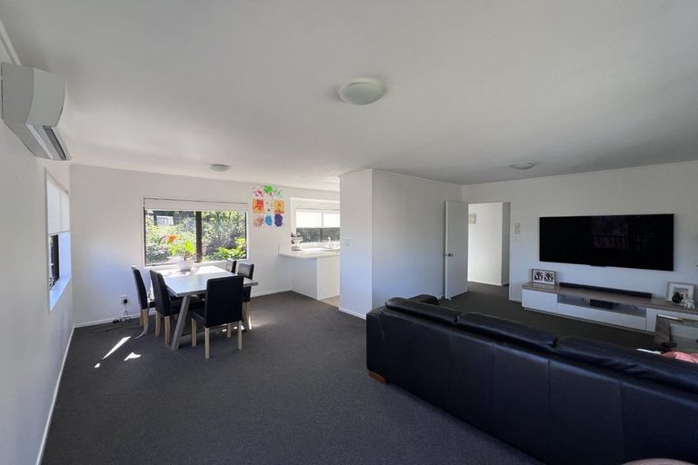 Photo of property in 14 Royalty Rise, Red Beach, 0932