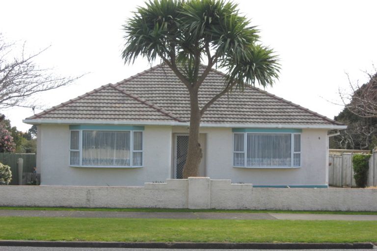 Photo of property in 25 Tarahua Road, Vogeltown, New Plymouth, 4310