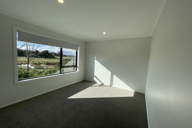Photo of property in 18 Koreke Close, Kenepuru, Porirua, 5022