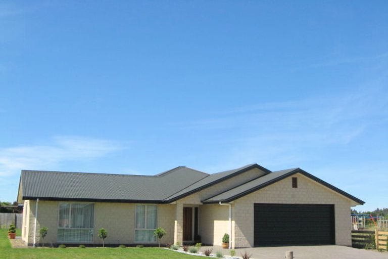 Photo of property in 6 Globe Bay Drive, Templeton, Christchurch, 8042