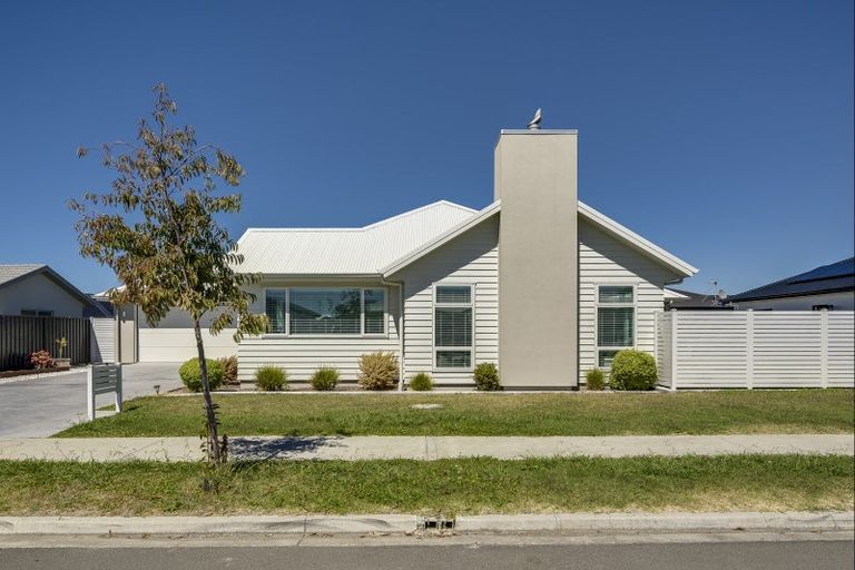 Photo of property in 17 Rangataiki Place, Te Awa, Napier, 4110