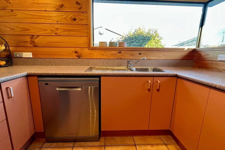 Photo of property in 2/98 Springs Road, Hornby, Christchurch, 8042