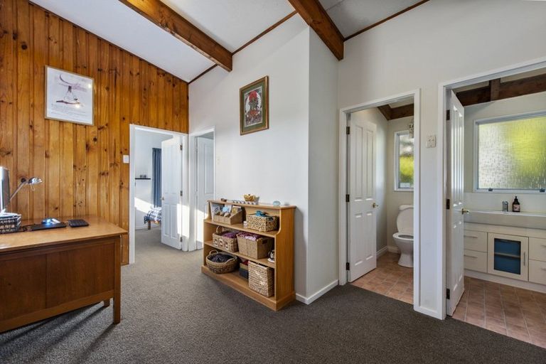 Photo of property in 70 Wyndham Road, Pinehaven, Upper Hutt, 5019