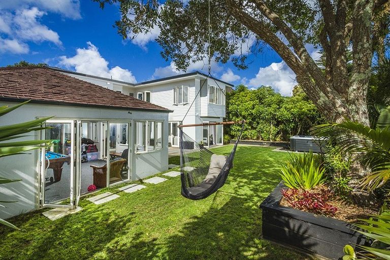Photo of property in 24 Muritai Road, Milford, Auckland, 0620