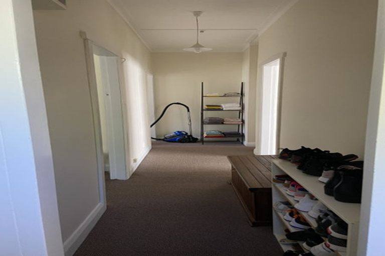 Photo of property in 64 Maupuia Road, Maupuia, Wellington, 6022