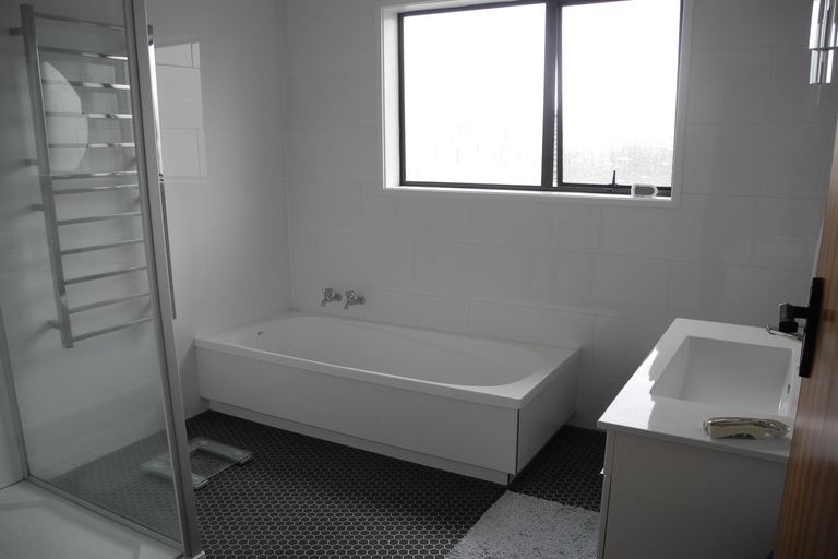 Photo of property in 12 Timaru Road, Waimate, 7924