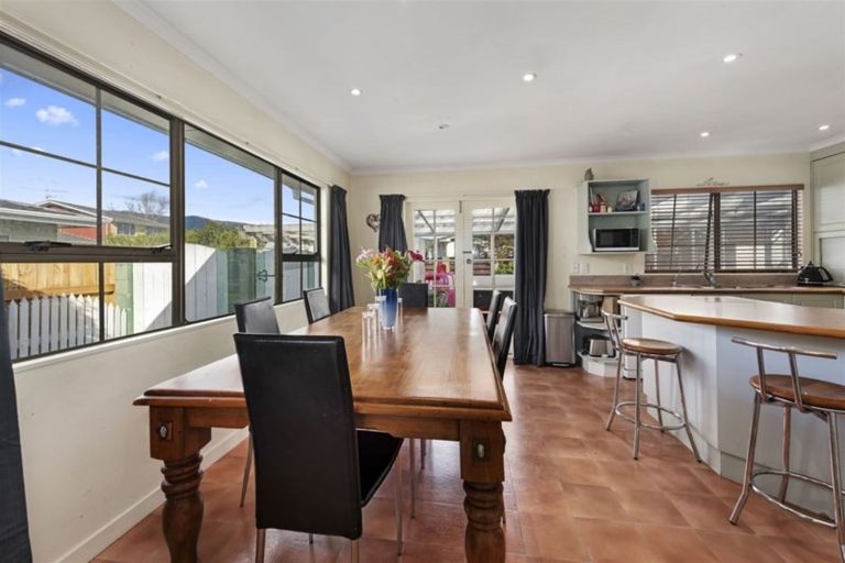 Photo of property in 20 Montana Road, Totara Park, Upper Hutt, 5018