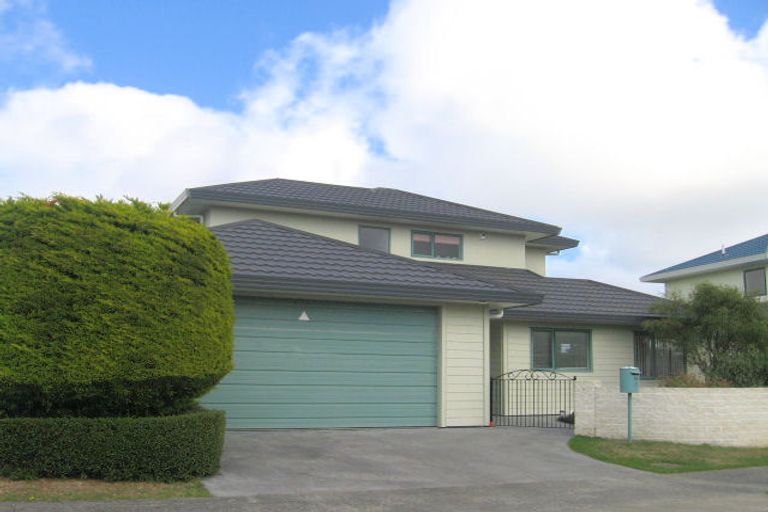 Photo of property in 38 Landsdowne Terrace, Karori, Wellington, 6012