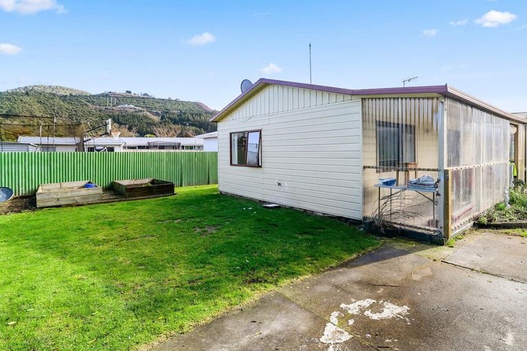 Photo of property in 18 Fenruss Street, Fairy Springs, Rotorua, 3015