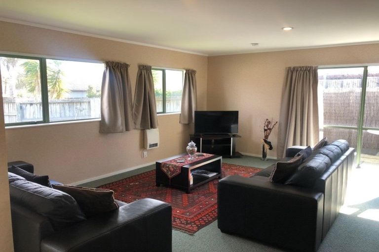 Photo of property in 4a Thebes Grove, Papamoa Beach, Papamoa, 3118