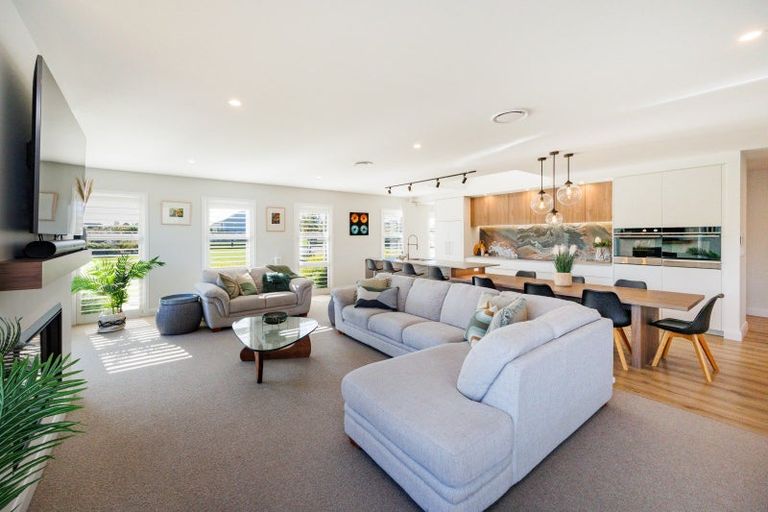 Photo of property in 9 Paterson Lane, Kelvin Grove, Palmerston North, 4470