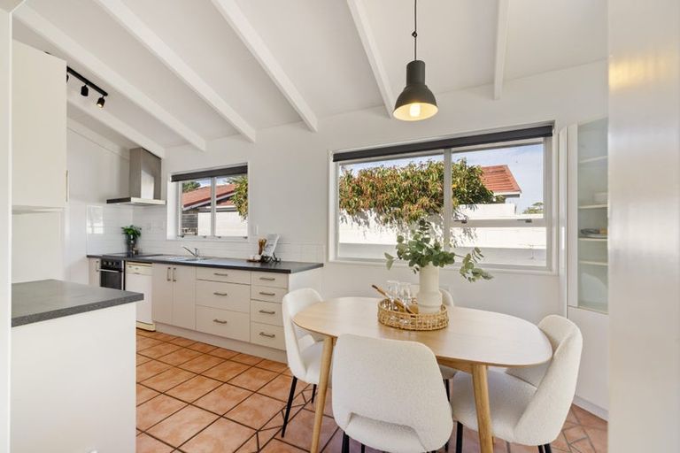 Photo of property in 10 Glen Place, Parklands, Christchurch, 8083