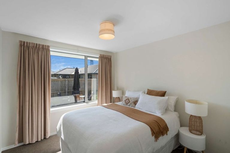 Photo of property in 2/126a Middlepark Road, Sockburn, Christchurch, 8042