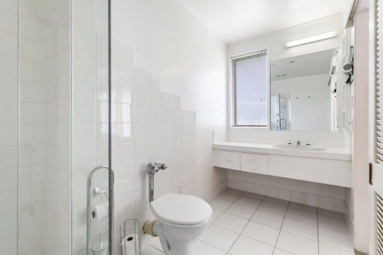 Photo of property in 2 Fairsea Place, Lynfield, Auckland, 1042