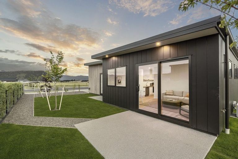 Photo of property in 26 Deans Drive, Wanaka, 9382