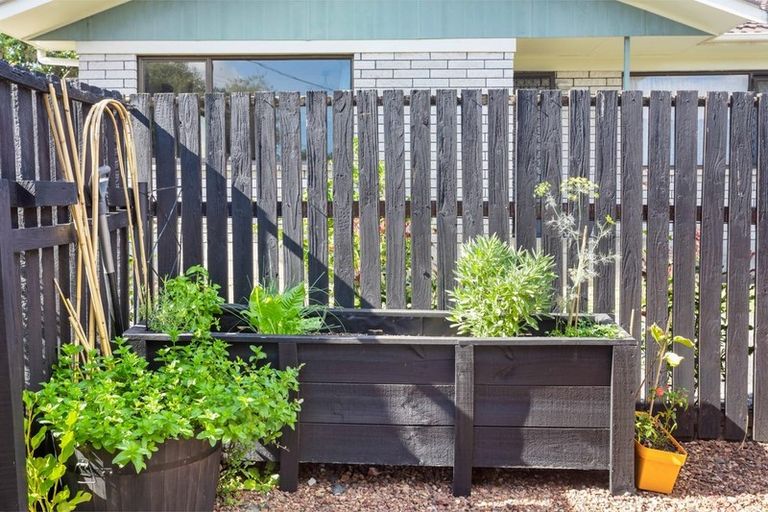 Photo of property in 1/2 Vodanovich Road, Te Atatu South, Auckland, 0610