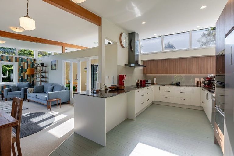 Photo of property in 8 Christina Grove, Normandale, Lower Hutt, 5010