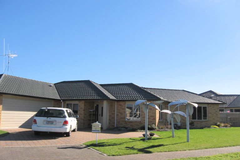 Photo of property in 40 Nielsen Gardens, Rototuna, Hamilton, 3210