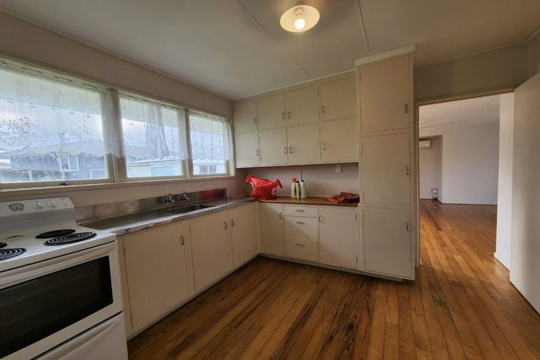 Photo of property in 18 Totara Street, Waiuku, 2123