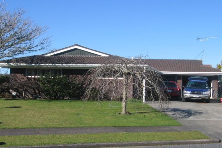 Photo of property in 11 Hazeldene Place, Opaheke, Papakura, 2113